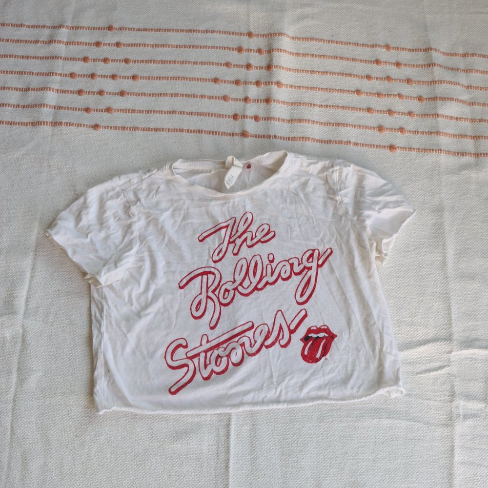 cropped rolling stones t-shirt